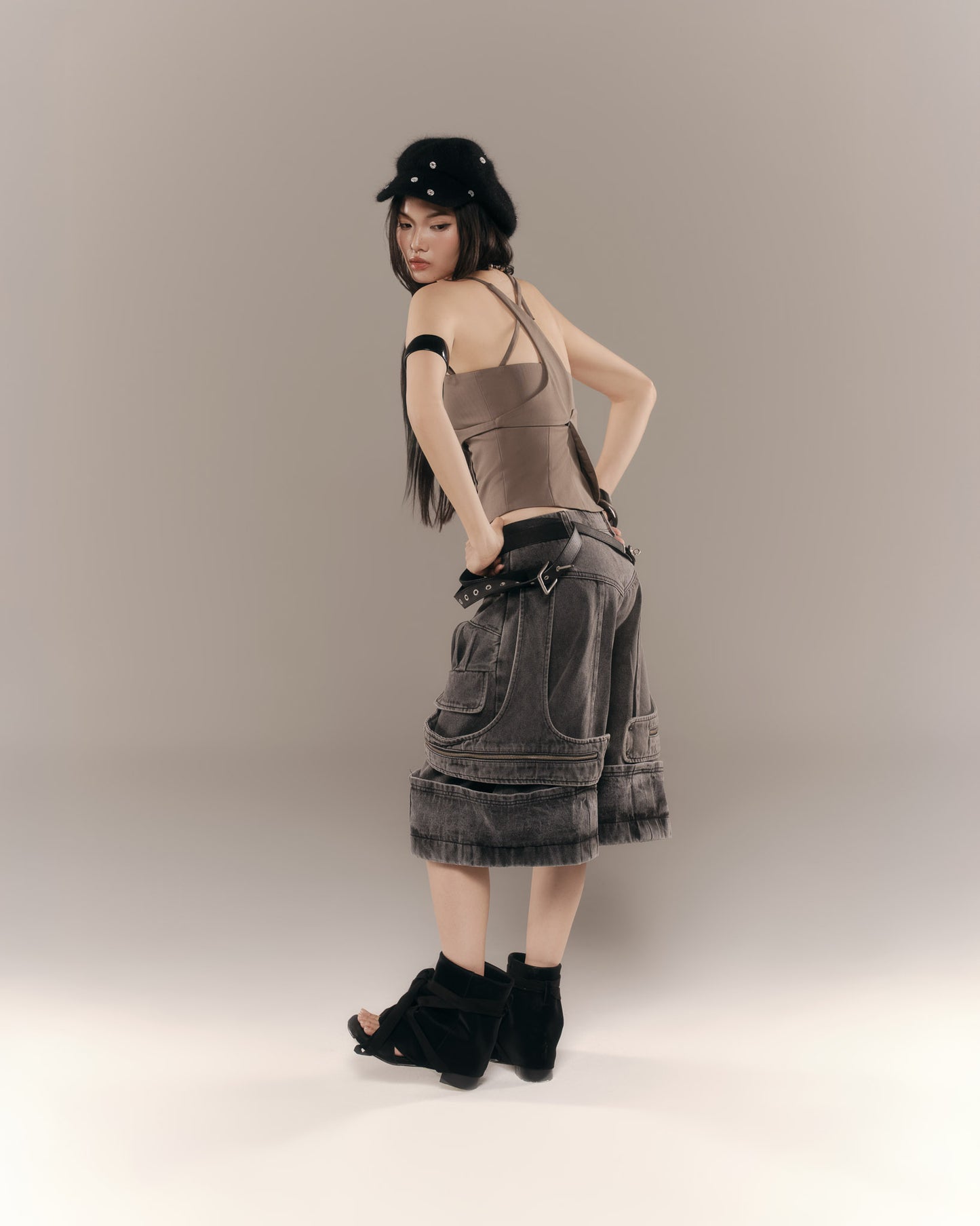 GASMIRA SHORTS (GREY WASH)